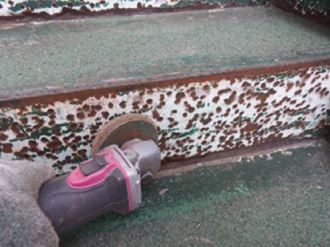 サンダーでの作業