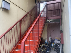 工事前の鉄骨階段