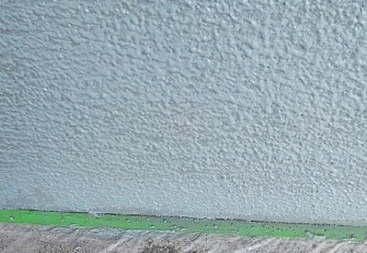 砂材のような質感に仕上がった基礎