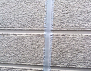 コーキング打ち替え後の外壁